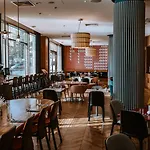 Sheraton 5* بوزنان